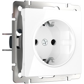 Розетка с заземлением и шторками Werkel белый W1171101