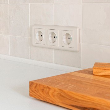 Розетка с заземлением и шторками Werkel перламутровый рифленый W1171113-6