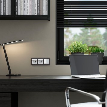 Розетка с заземлением и шторками Werkel белый акрил W1171141-2