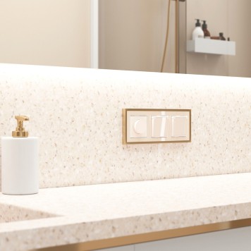 Розетка с заземлением, крышкой и шторками Werkel айвори акрил W1171243-1