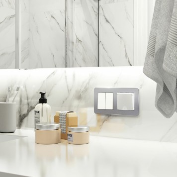 Розетка с заземлением и шторками c крышкой Werkel белый матовый W1171261-1