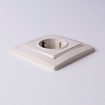 Розетка с заземлением Werkel слоновая кость W1171303-12