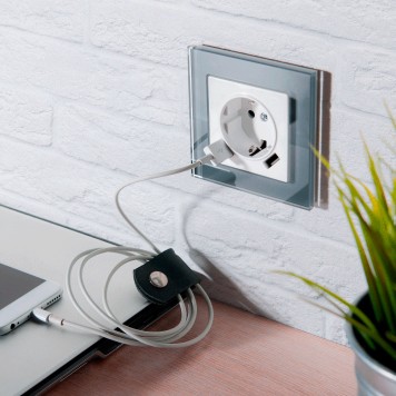 Розетка с заземлением, шторками и USBх2 Werkel белый W1171501-1