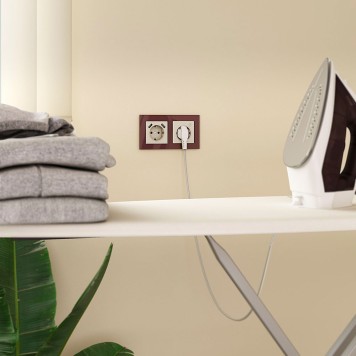 Розетка с заземлением, шторками и USBх2 Werkel слоновая кость W1171503-4