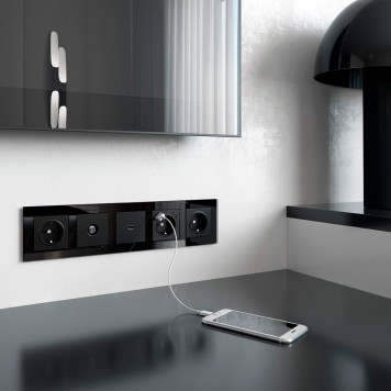 Розетка с заземлением, шторками и USBх2 Werkel черный матовый W1171508-2