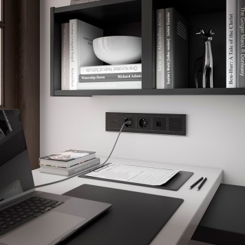 Розетка с заземлением, шторками и USBх2 Werkel черный матовый W1171508-3