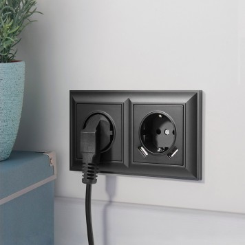 Розетка с заземлением, шторками и USBх2 Werkel черный матовый W1171508-5