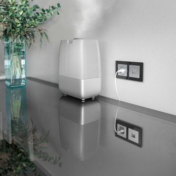 Умная встраиваемая розетка с заземлением и защитными шторками Werkel серебряный W1171606-1