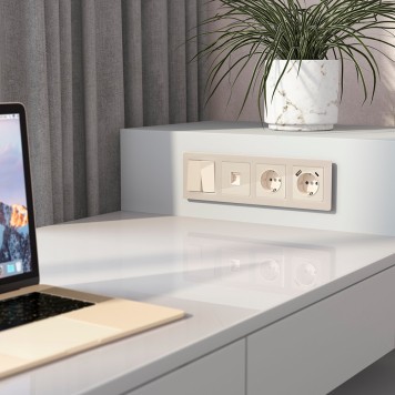 Розетка компьютерная Werkel Ethernet RJ-45 айвори акрил W1181043-1