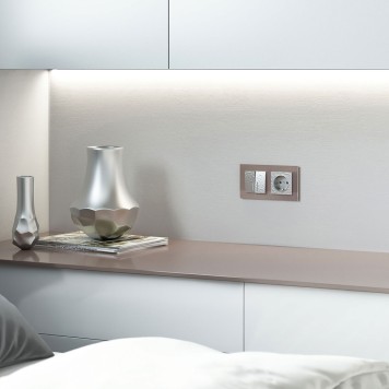 Розетка с заземлением и шторками Werkel Hammer серебряный W1271106-5