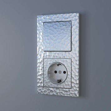 Розетка с заземлением и шторками Werkel Hammer серебряный W1271106-6